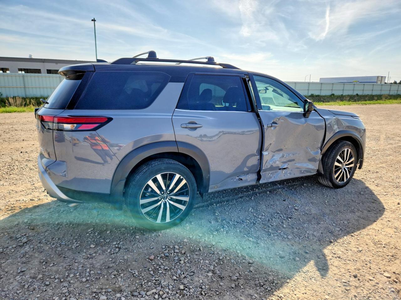 2025 Nissan Pathfinder Platinum - Фото 3