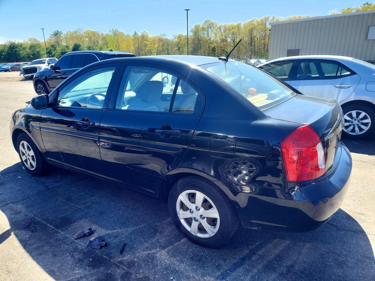 2011 Hyundai Accent Gls - Image 2