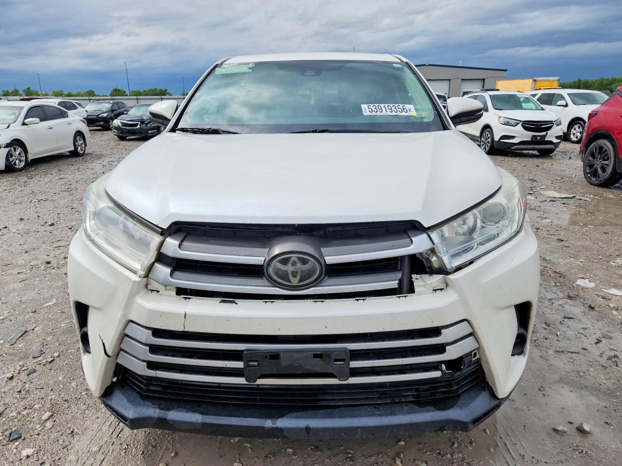 2018 Toyota Highlander Le - Image 5