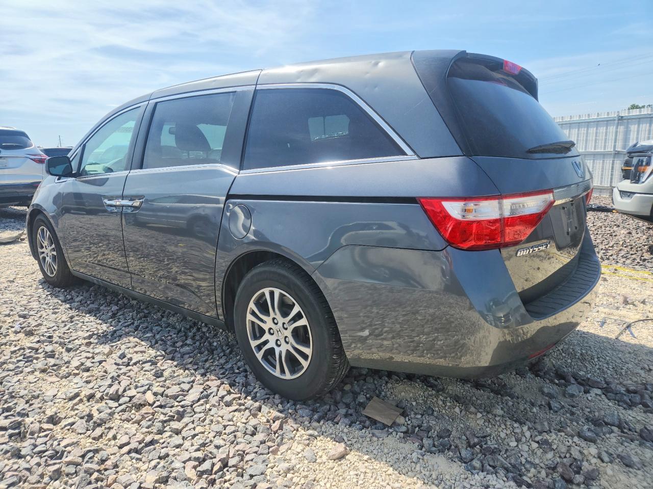 2013 Honda Odyssey Exl - Image 2