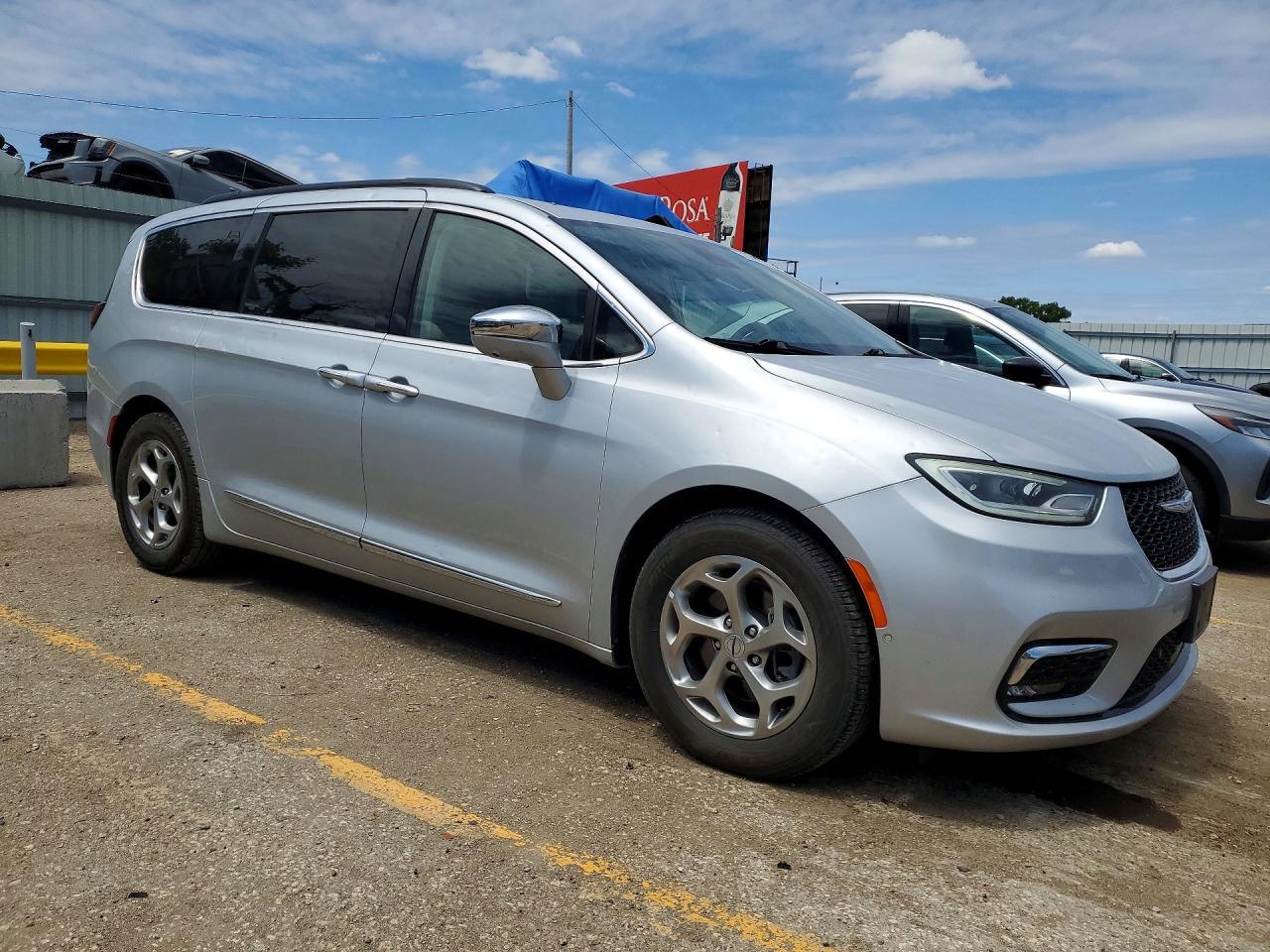 2022 Chrysler Pacifica Limited - Image 4