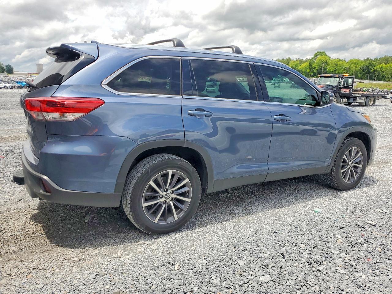 2019 Toyota Highlander Xle - Image 3