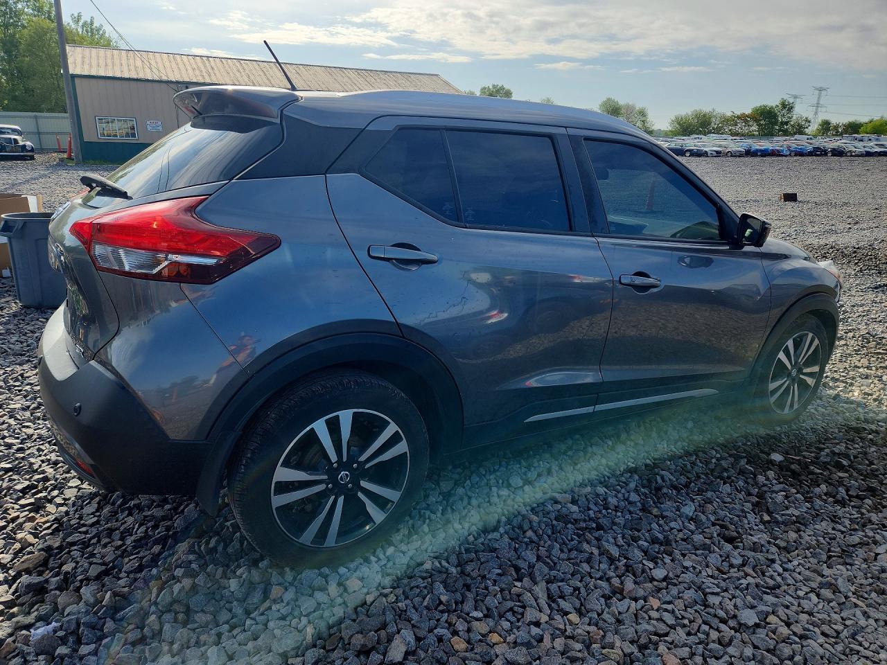 2020 Nissan Kicks Sr - Image 3