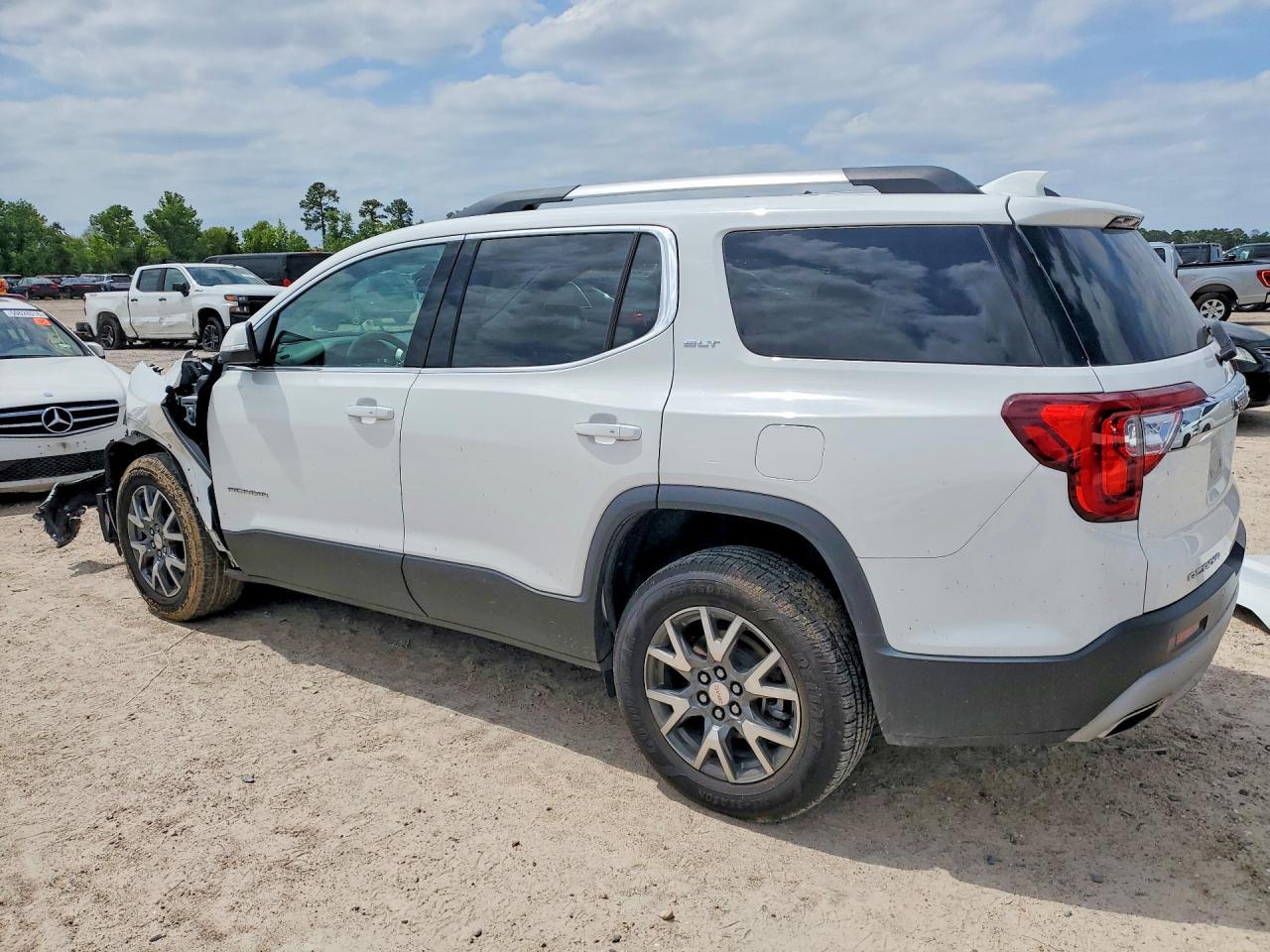 2023 GMC Acadia Slt - Фото 2