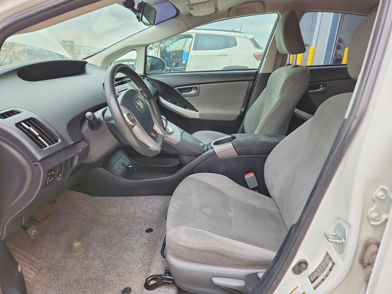 2014 Toyota Prius Two - Фото 7