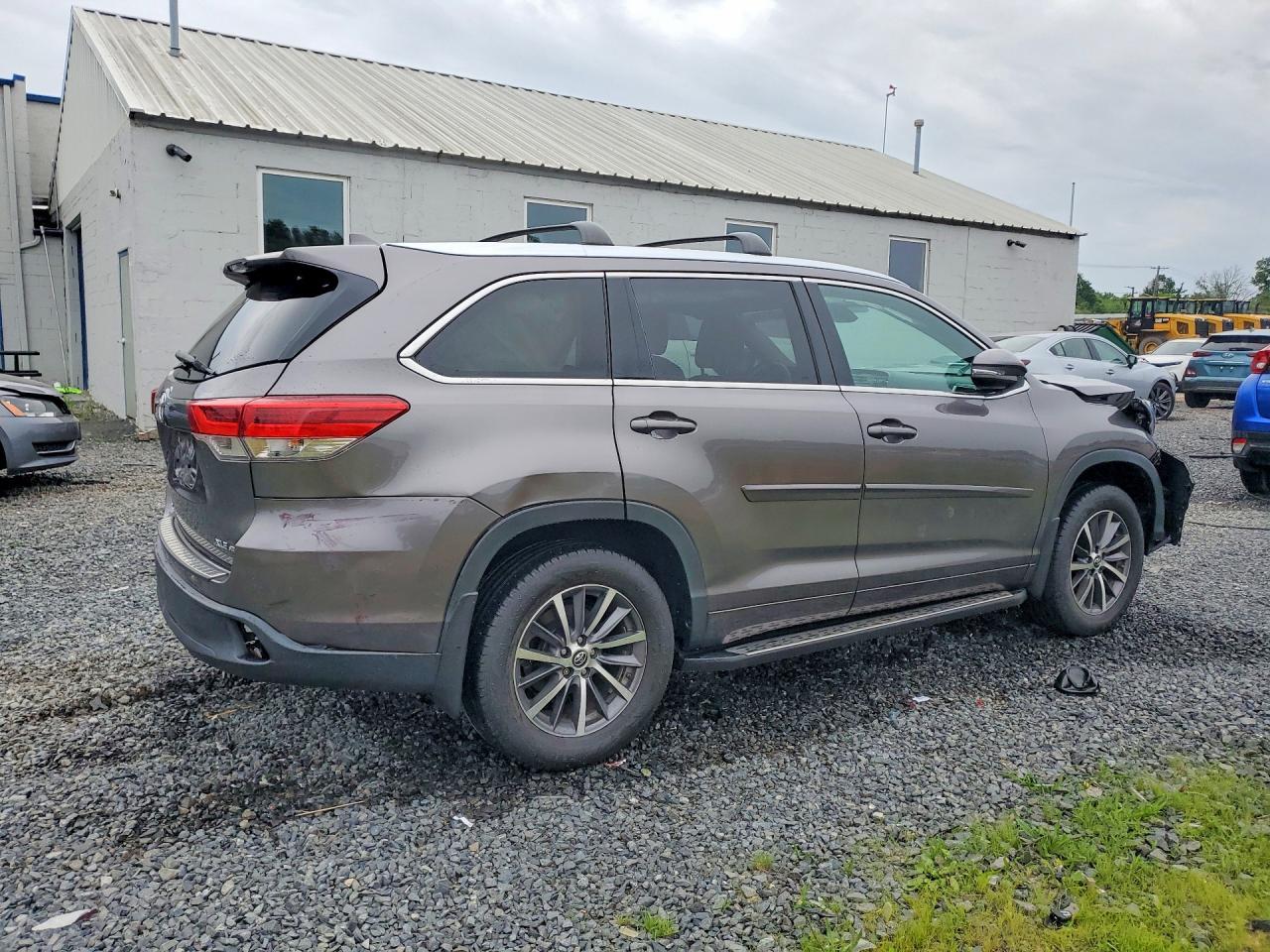 2018 Toyota Highlander Xle - Фото 3