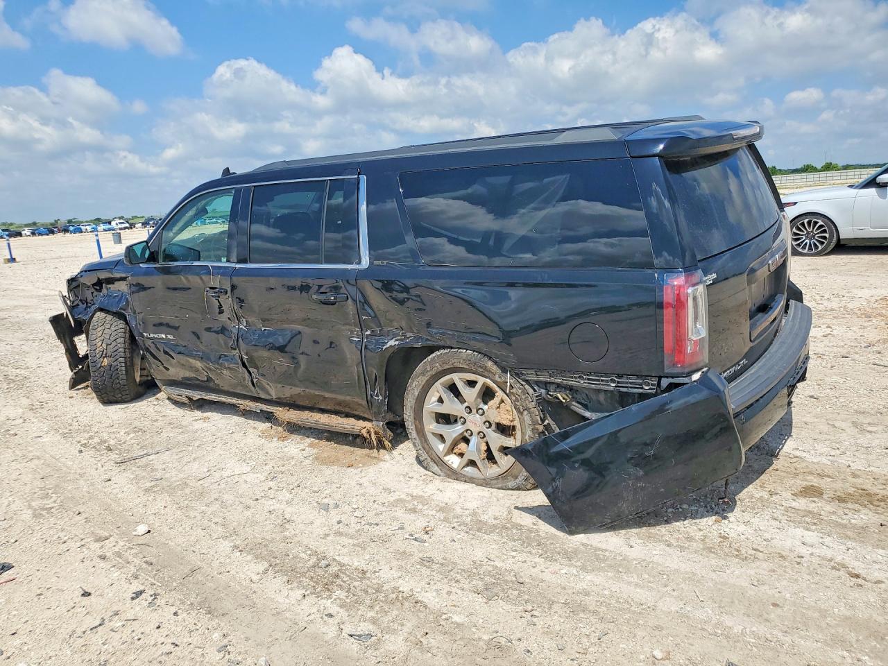 2016 GMC Yukon Xl C1500 Slt - Image 2