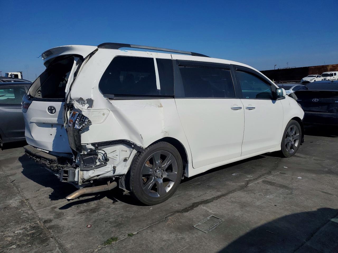 2016 Toyota Sienna Se Premium - Фото 3