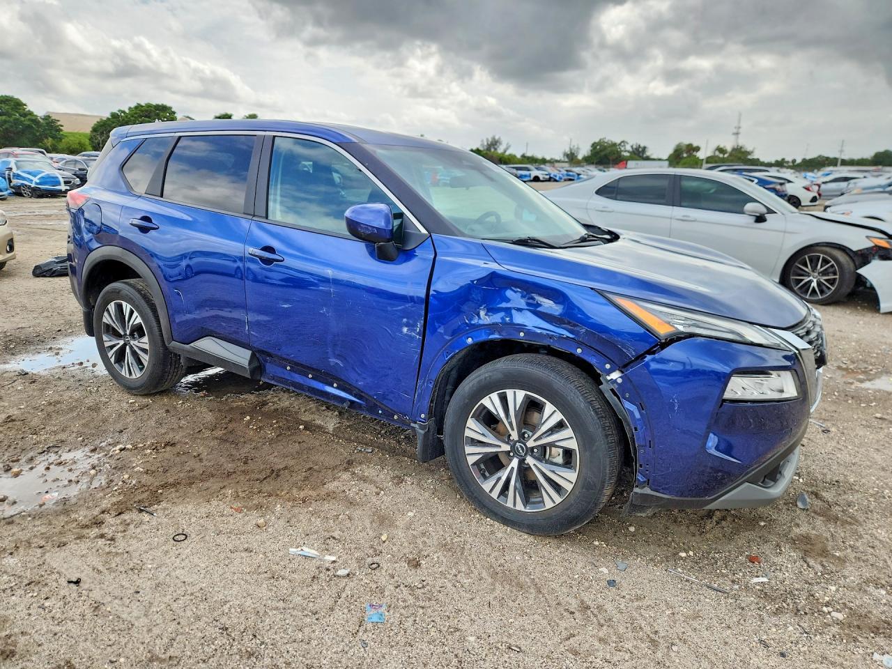 2023 Nissan Rogue Sv - Image 4