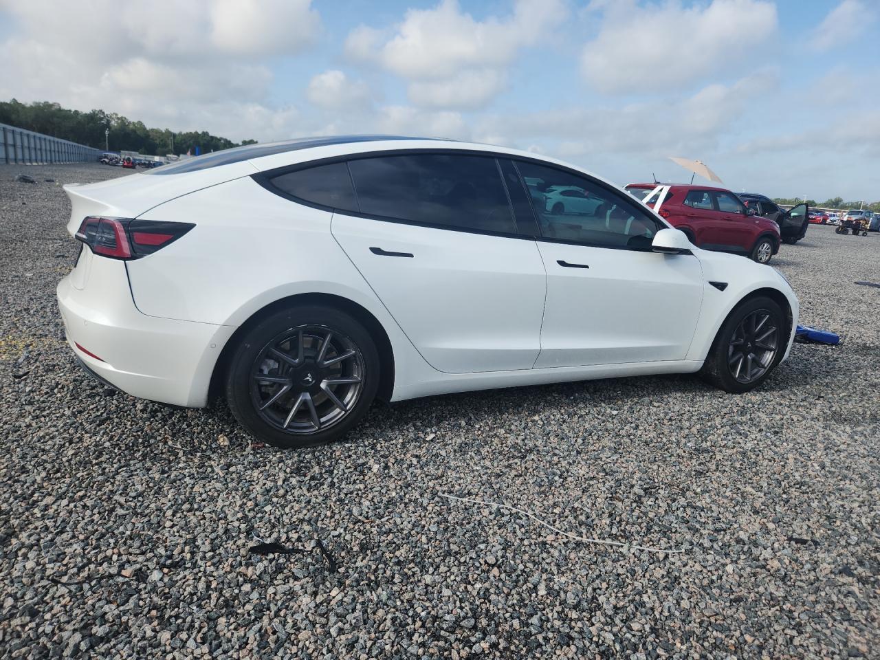 2021 Tesla Model 3 - Фото 3