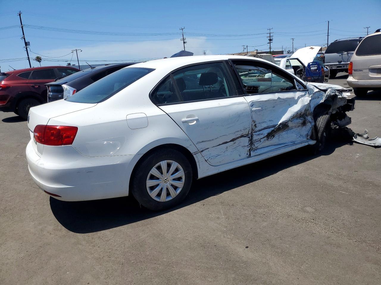 2011 Volkswagen Jetta Base - Image 3