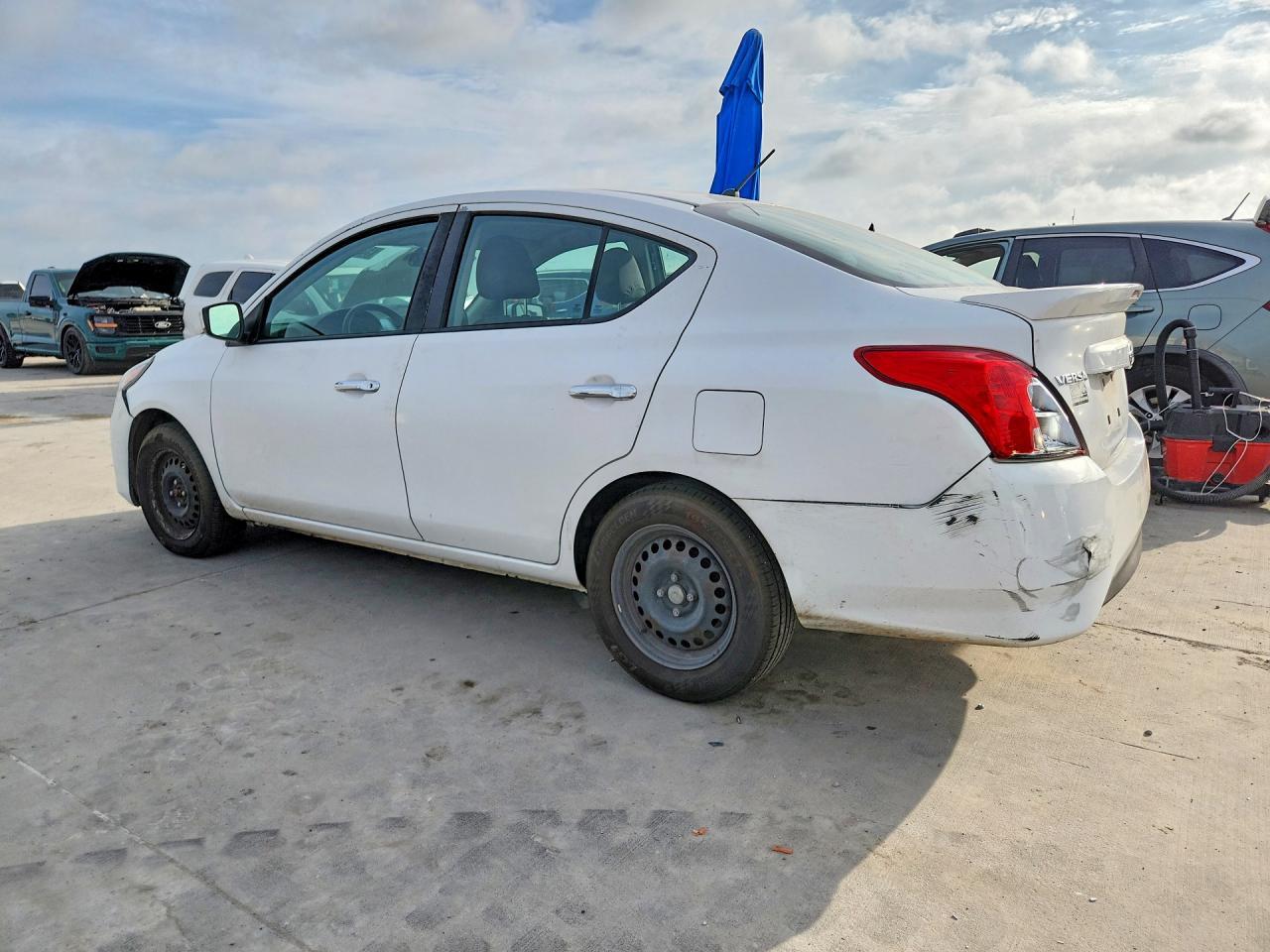 2019 Nissan Versa Sv - Image 2