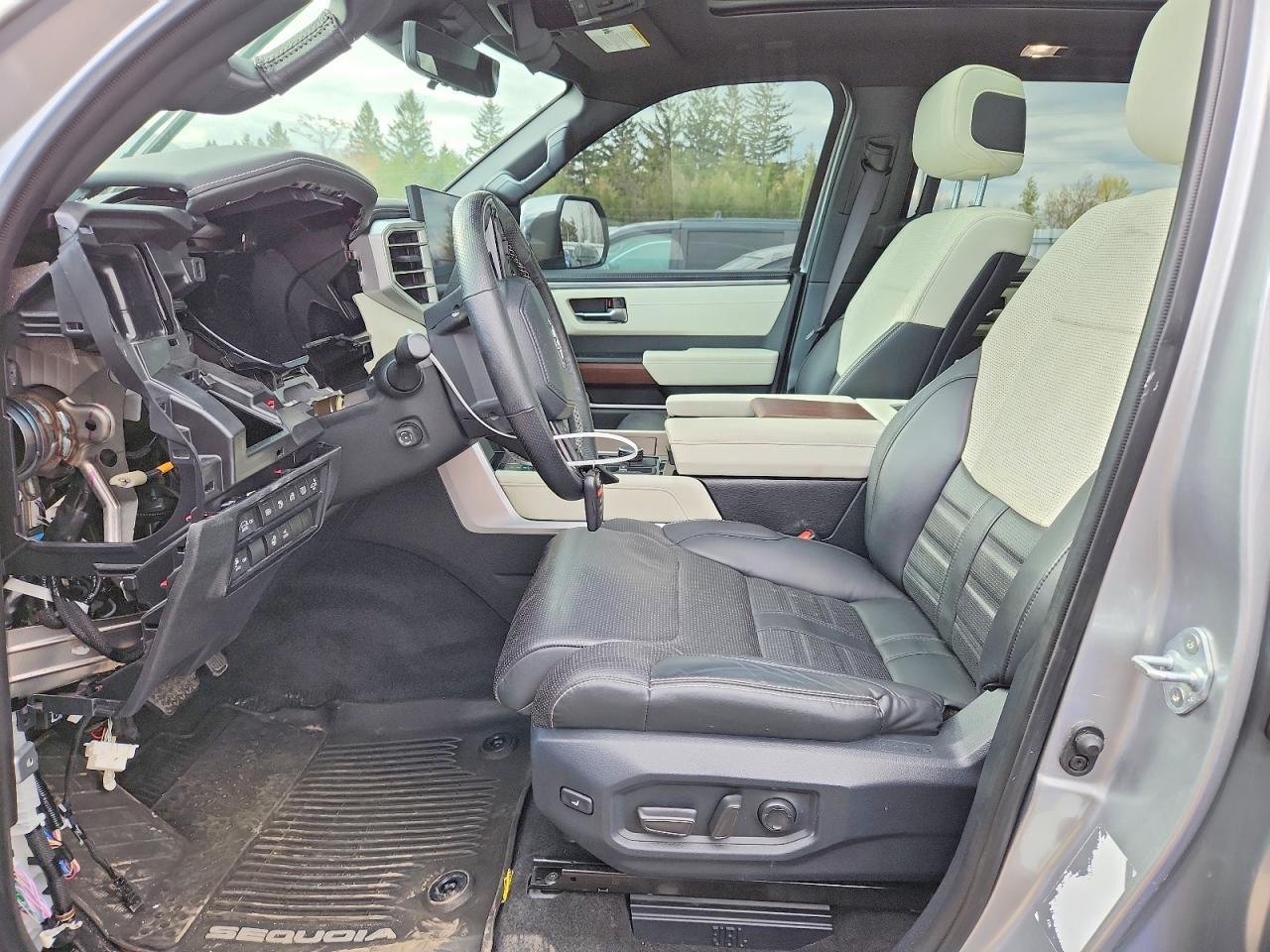 2024 Toyota Sequoia Capstone - Image 7