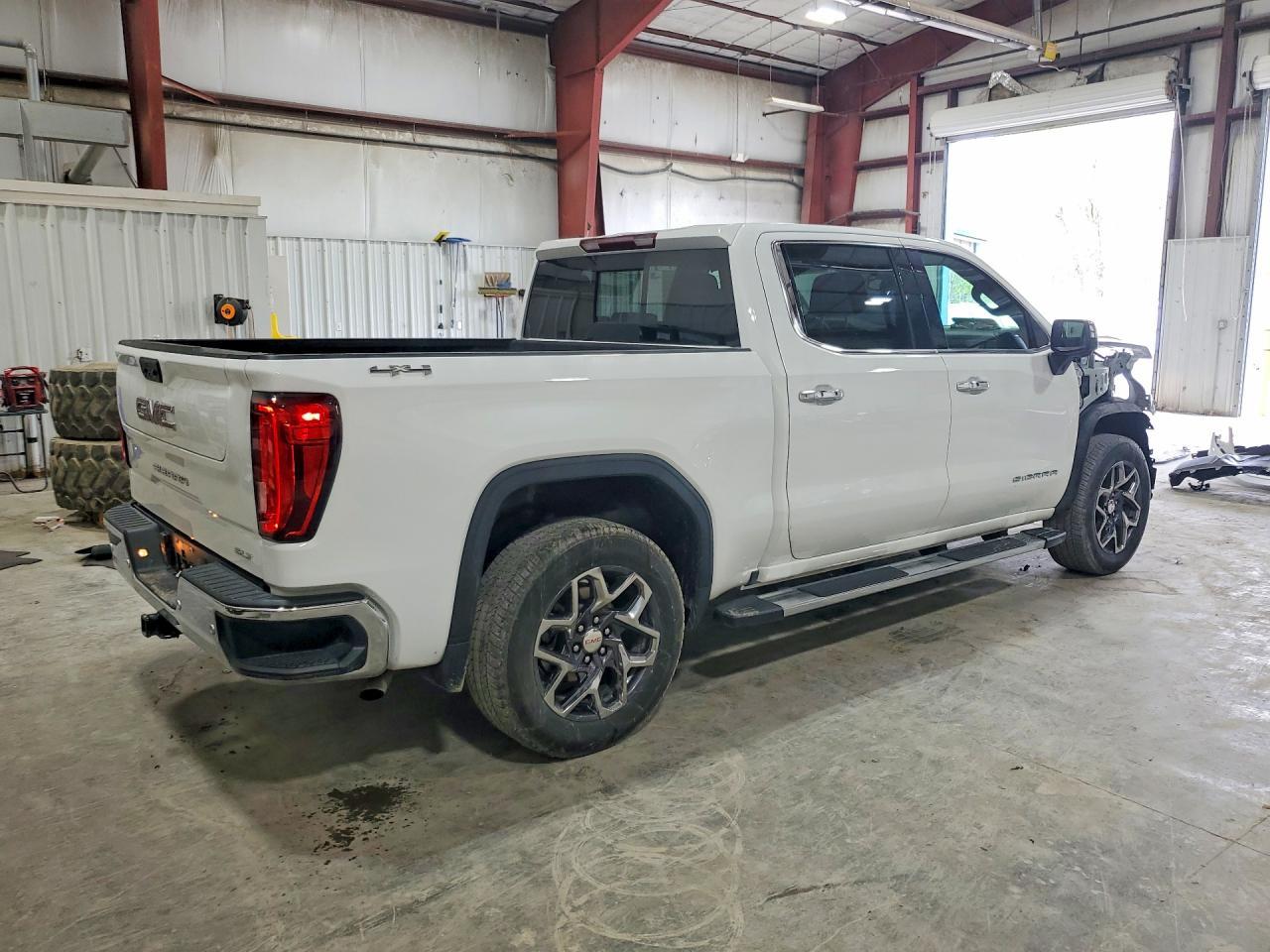 2025 GMC Sierra K1500 Slt - Image 3