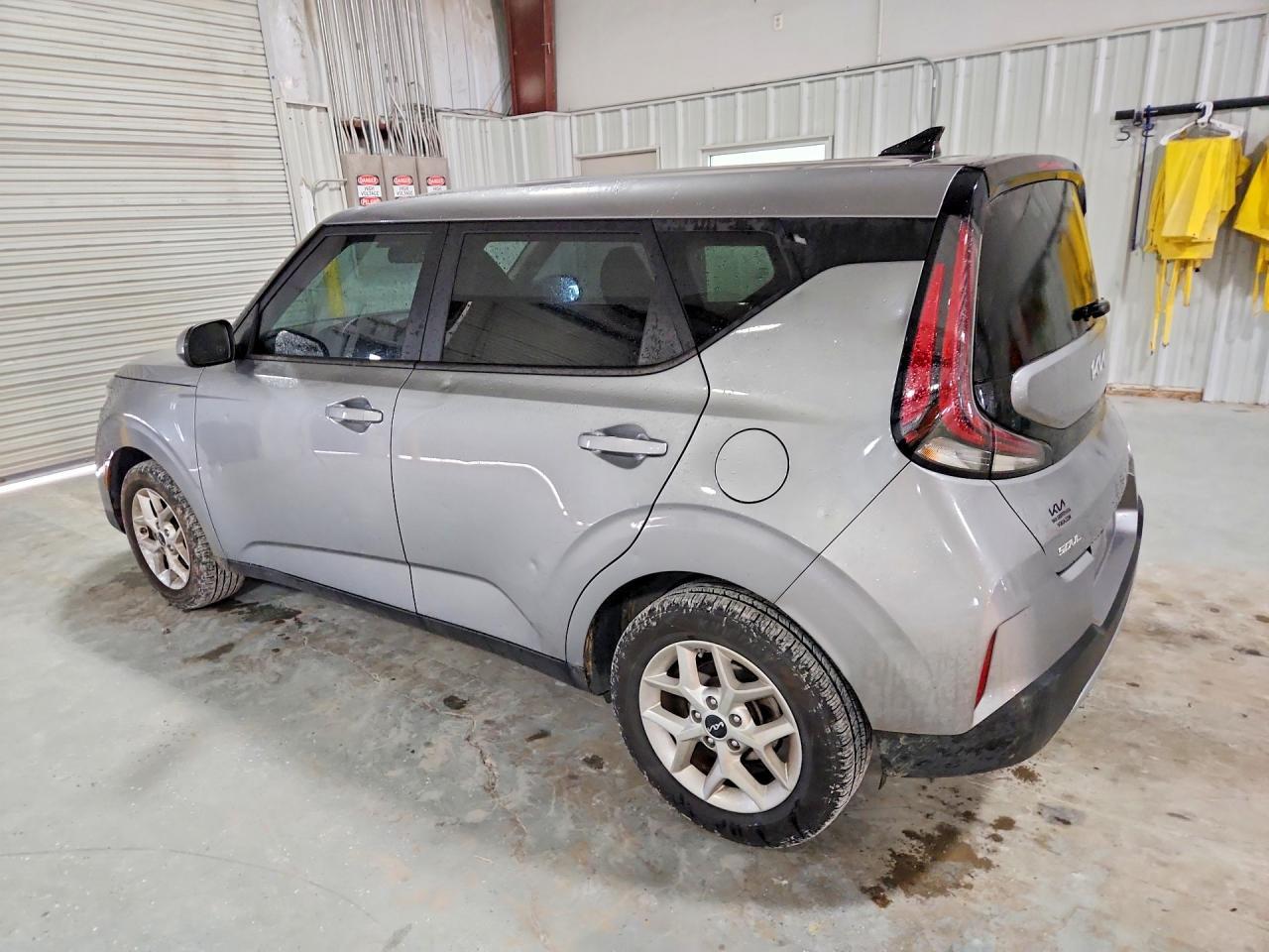 2023 Kia Soul Lx - Image 2
