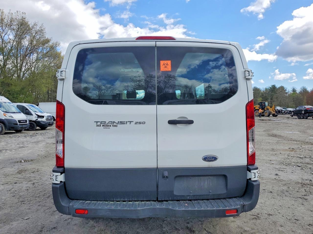 2017 Ford Transit 250 Delivery Van - Фото 6
