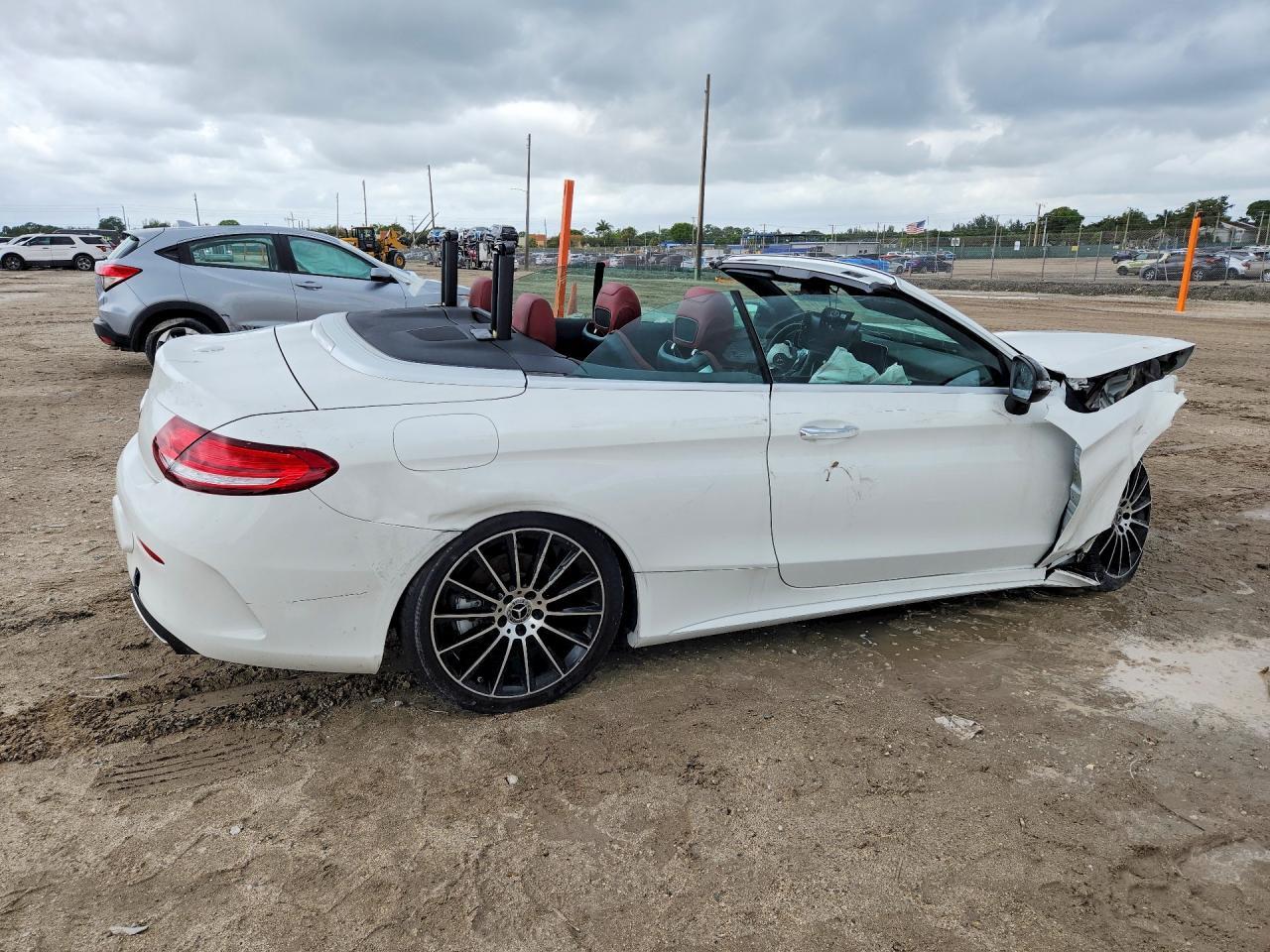 2023 Mercedes-Benz C 300 - Фото 3