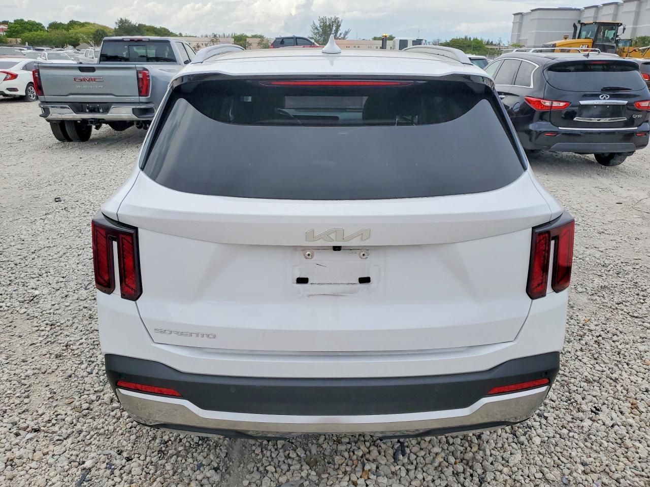 2025 Kia Sorento Ex - Image 6