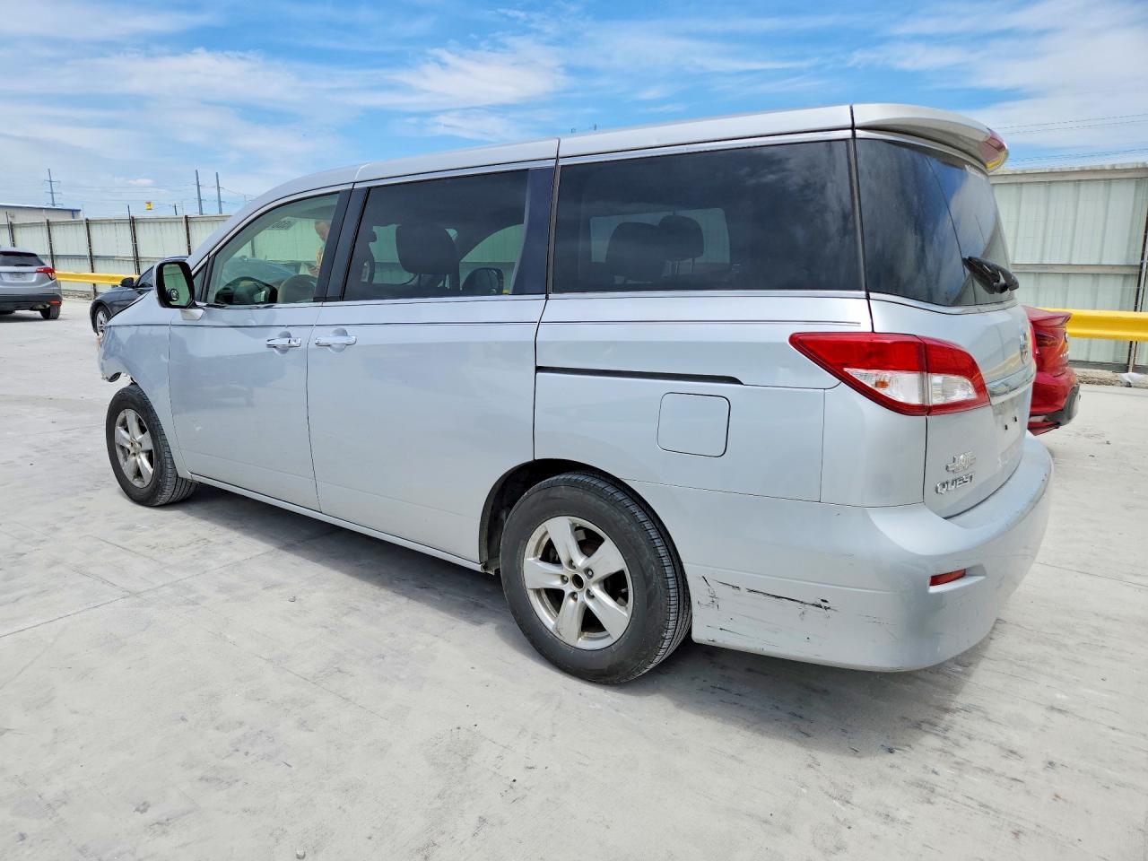 2014 Nissan Quest 3.5 S - Фото 2