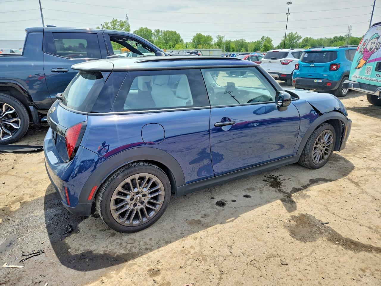 2025 Mini Cooper Base - Фото 3