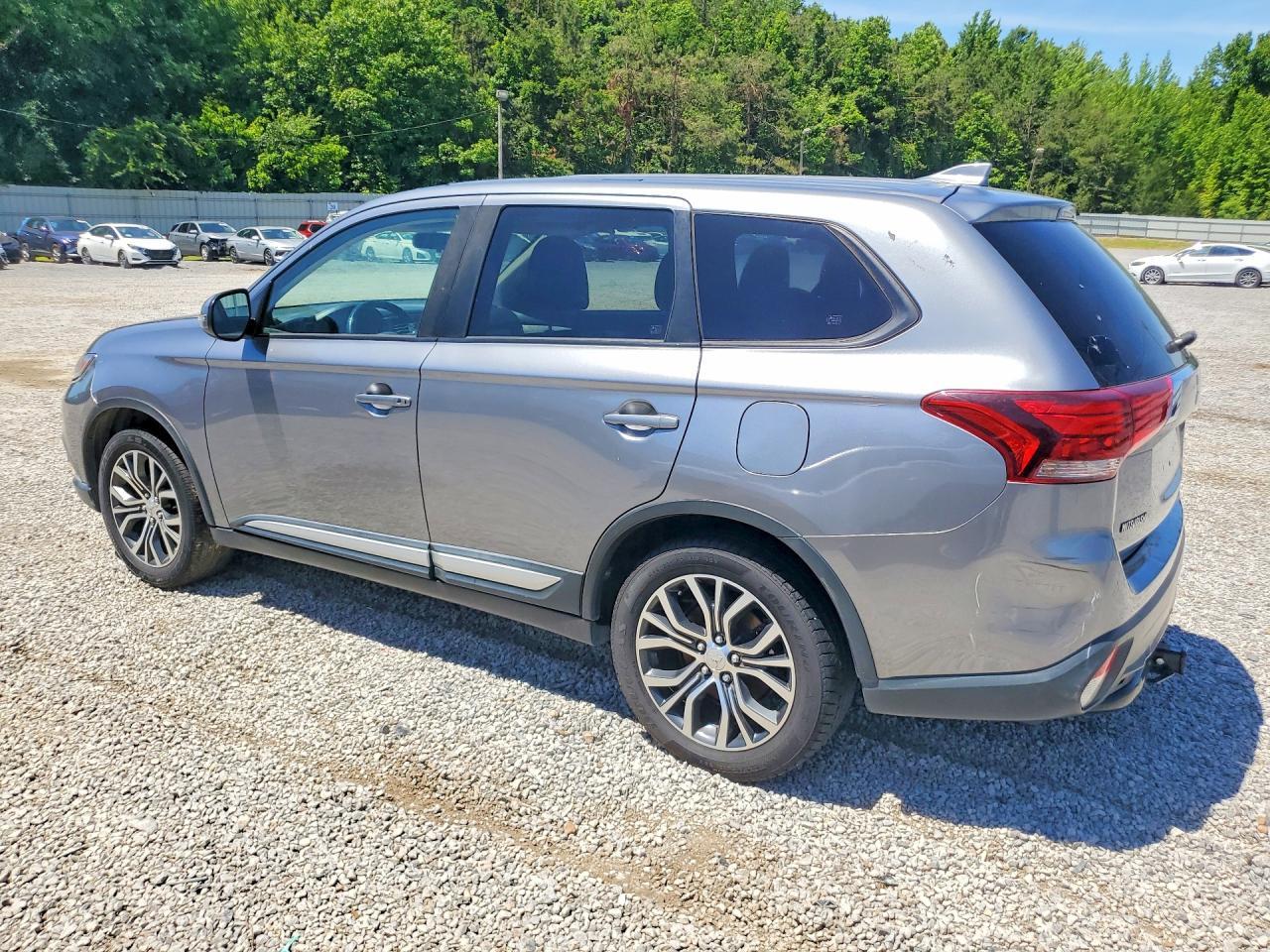 2018 Mitsubishi Outlander Se - Image 2