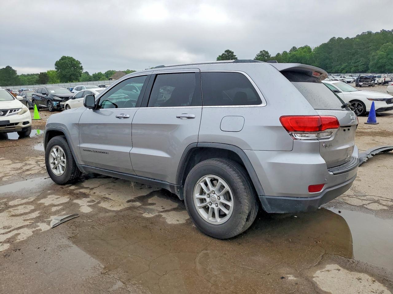 2019 Jeep Grand Cherokee Laredo - Фото 2