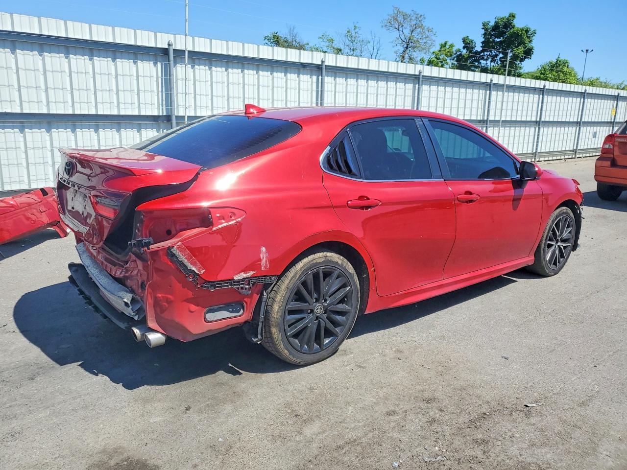 2021 Toyota Camry Se - Фото 3