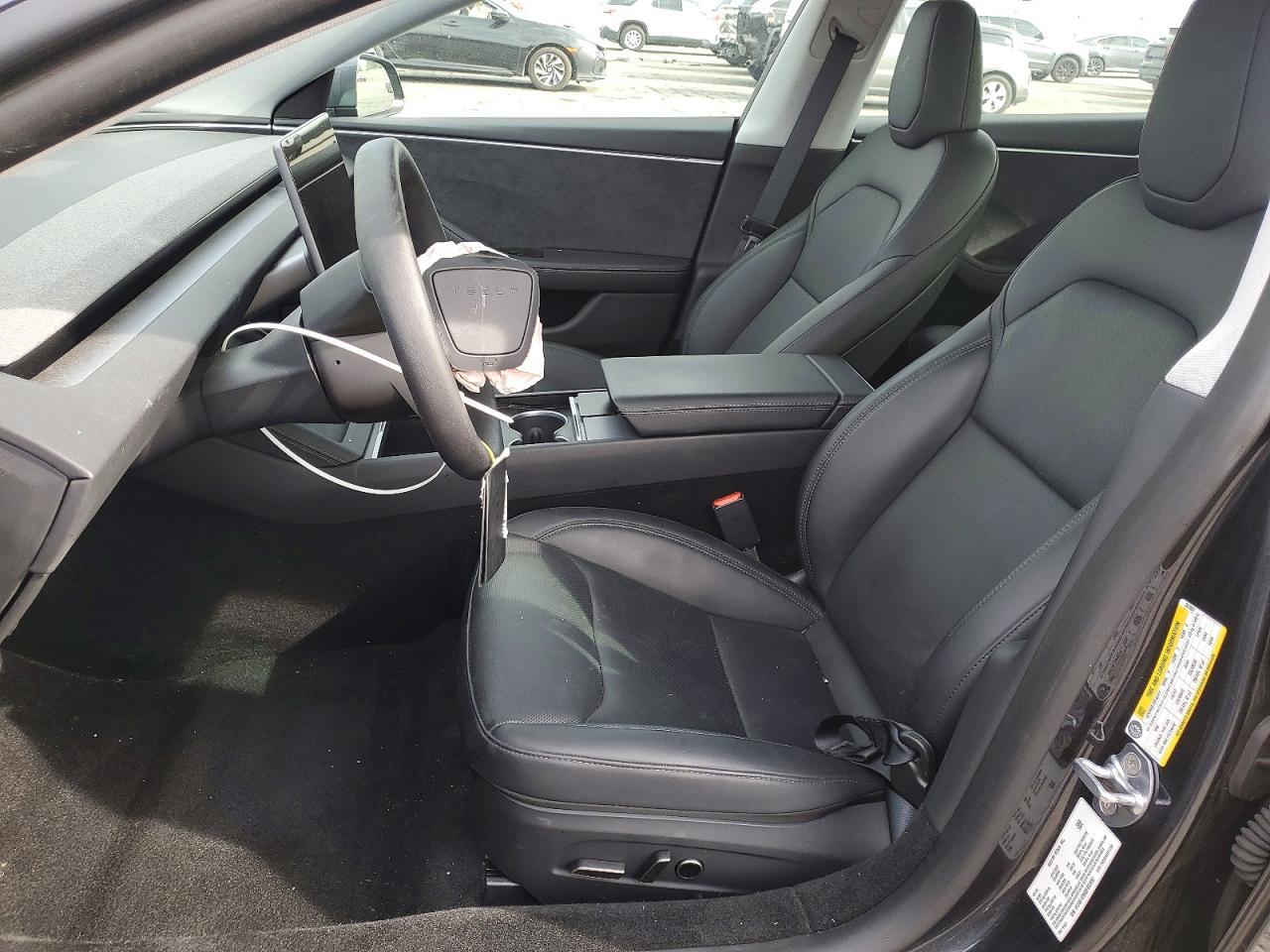 2025 Tesla Model 3 - Фото 7
