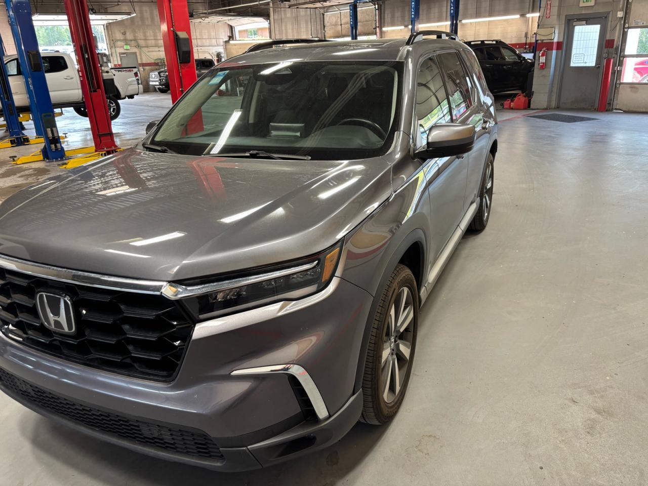 2025 Honda Pilot Touring - Фото 2
