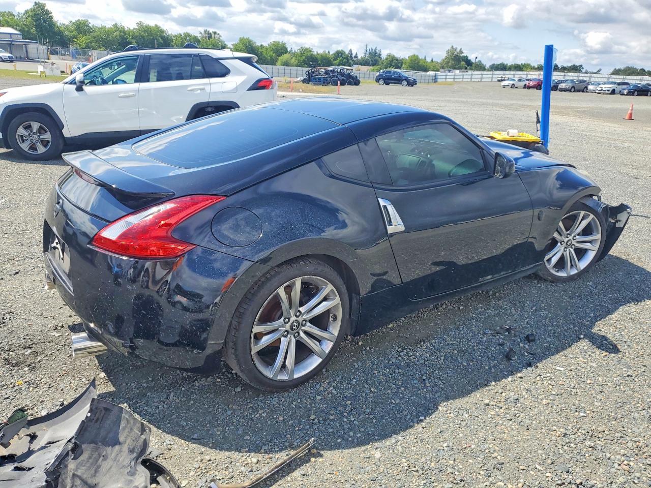 2017 Nissan 370Z Base - Image 3