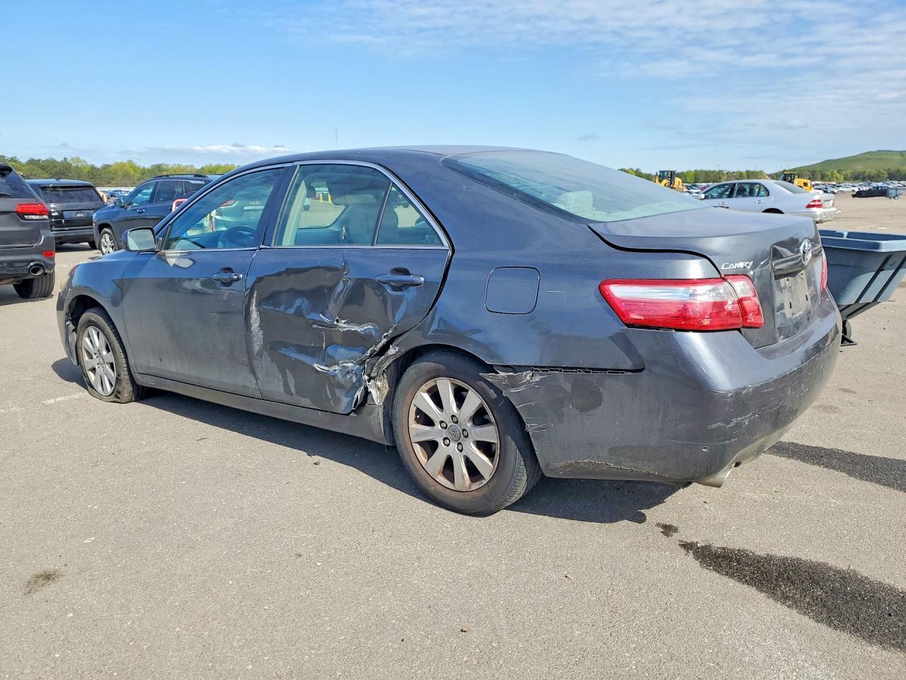 2007 Toyota Camry Xle V6 - Image 2