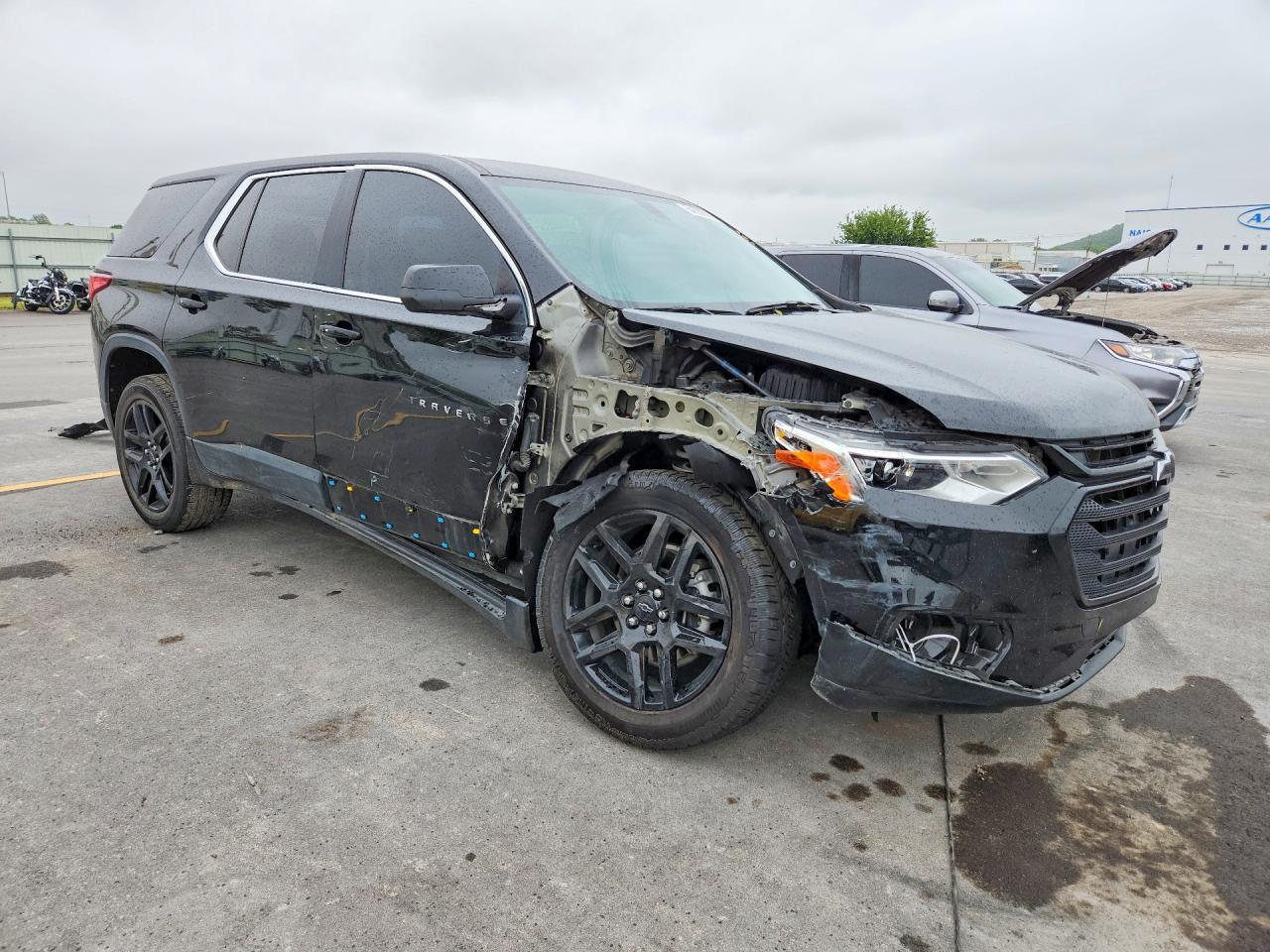 2021 Chevrolet Traverse Ls - Фото 4