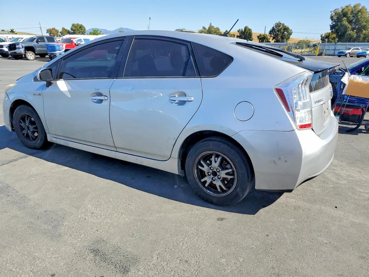 2010 Toyota Prius Iii - Фото 2