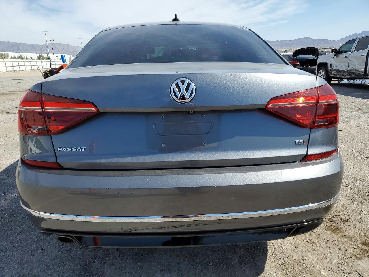 2018 Volkswagen Passat S - Фото 6