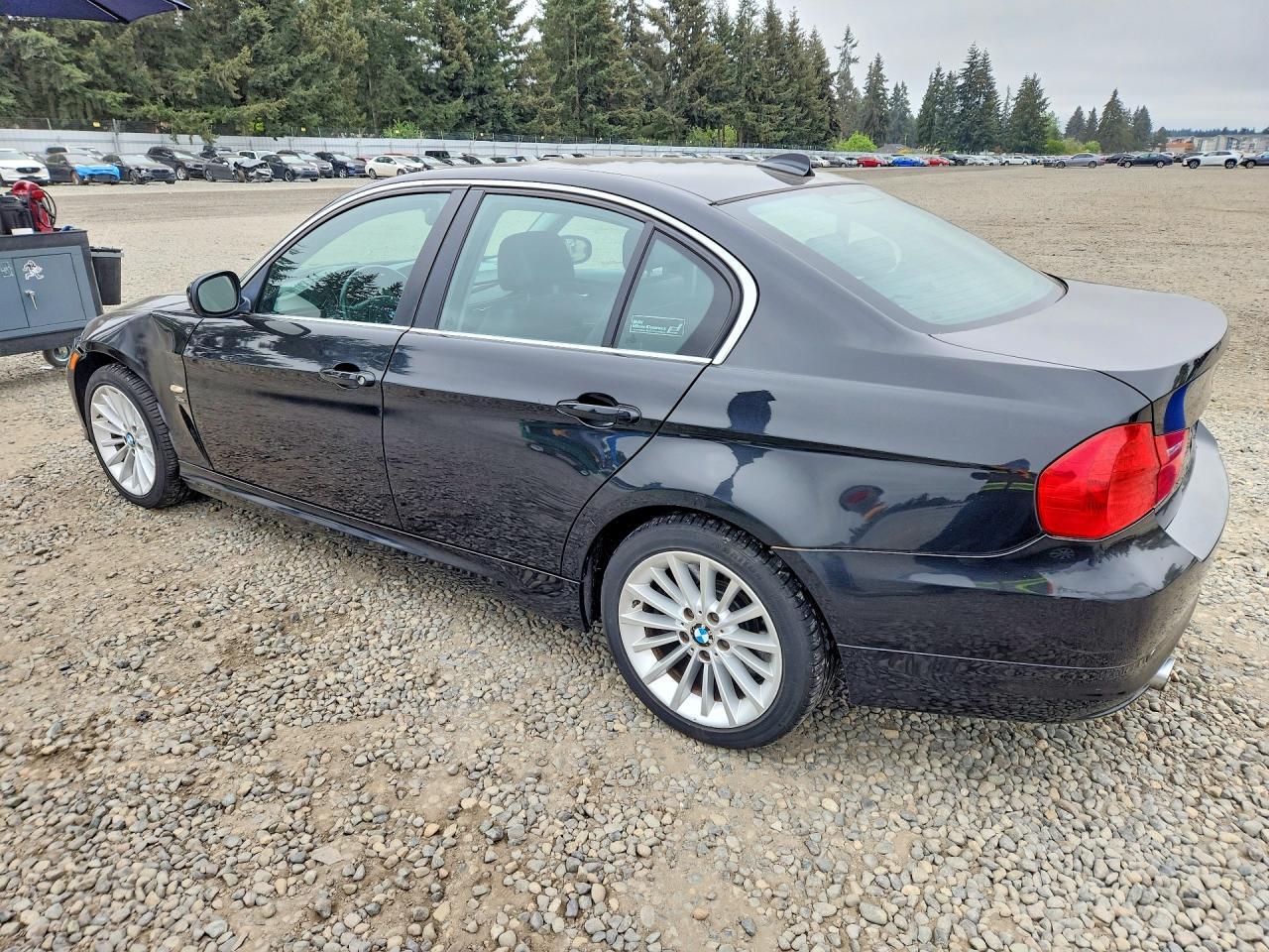 2011 BMW 335 Xi - Image 2