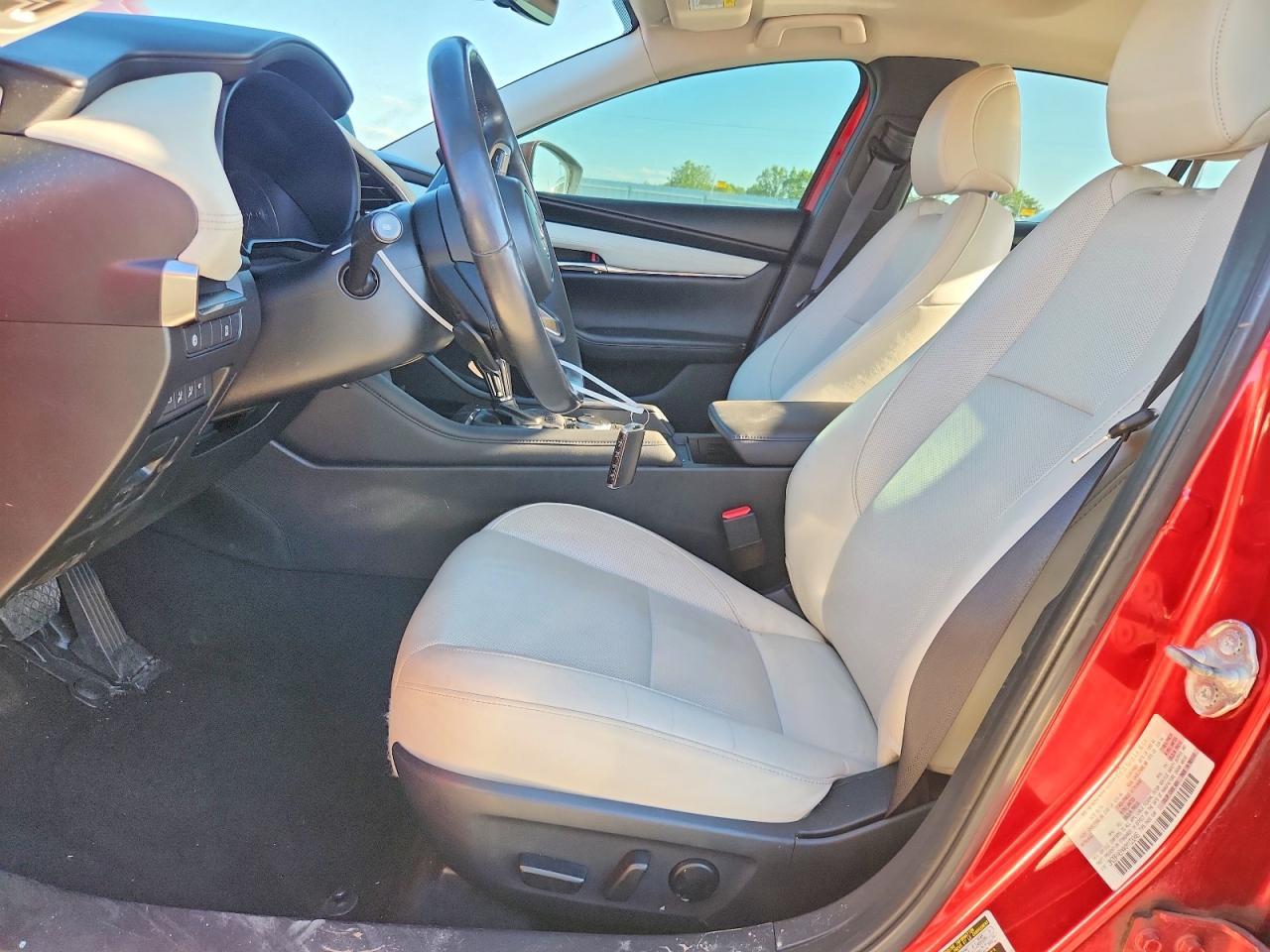 2019 Mazda 3 Premium - Фото 7
