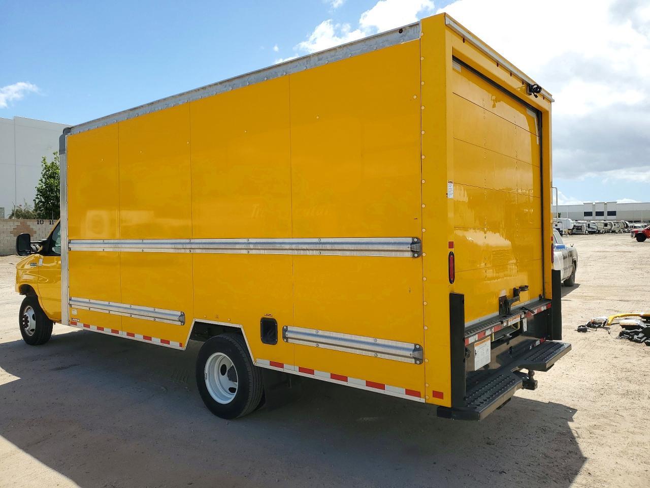 2022 Ford E-350 Box Truck ** R & D * Pri Fleet ** - Фото 2