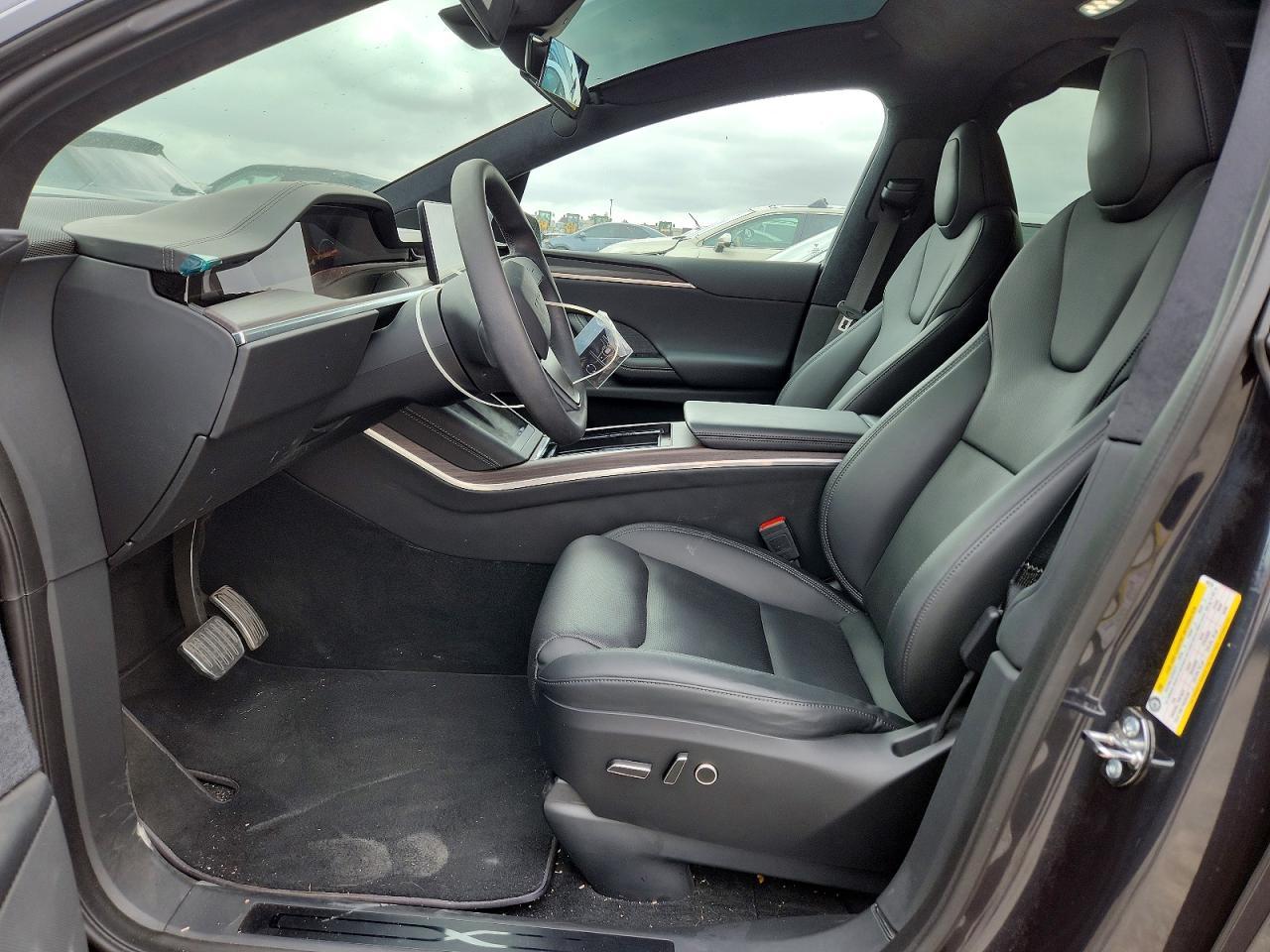 2025 Tesla Model X - Image 7