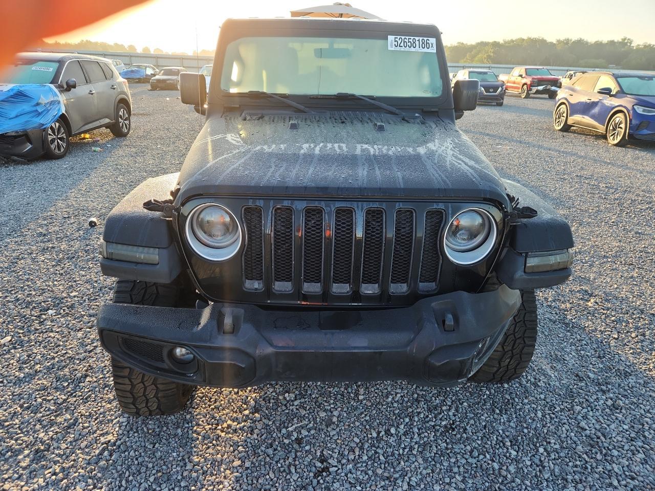2018 Jeep Wrangler Unlimited Sahara - Image 5
