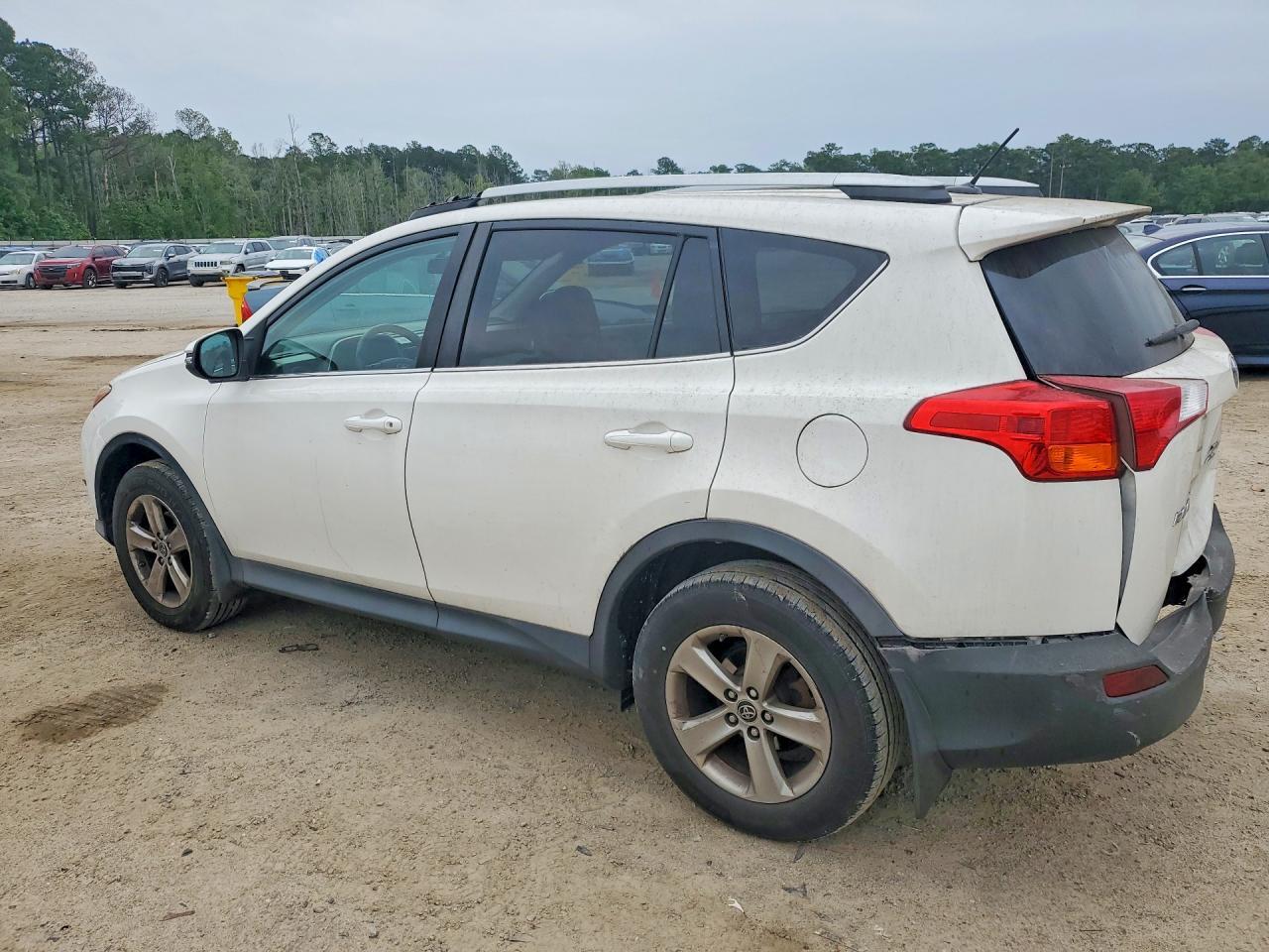 2015 Toyota Rav4 Xle - Image 2