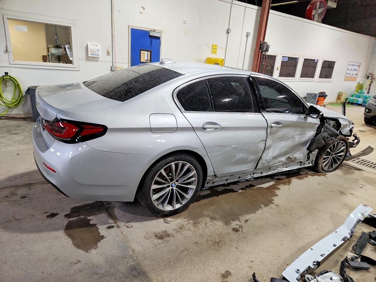 2021 BMW 530 Xi - Фото 3