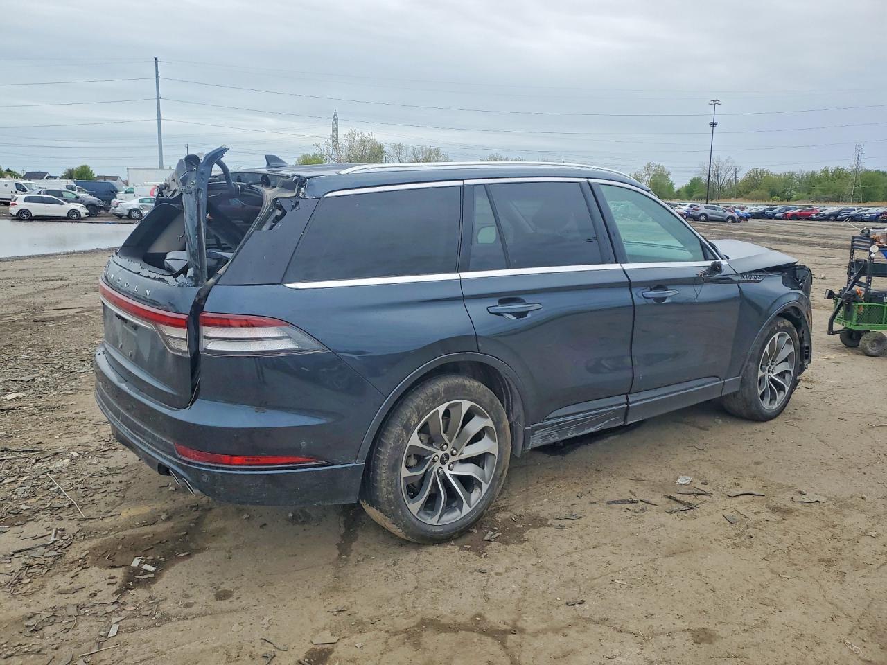 2022 Lincoln Aviator Grand Touring - Image 3