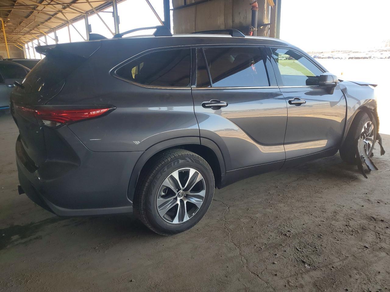 2022 Toyota Highlander Xle - Image 3