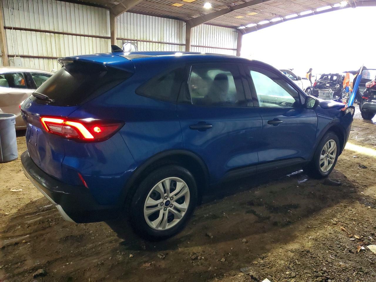 2023 Ford Escape - Image 3