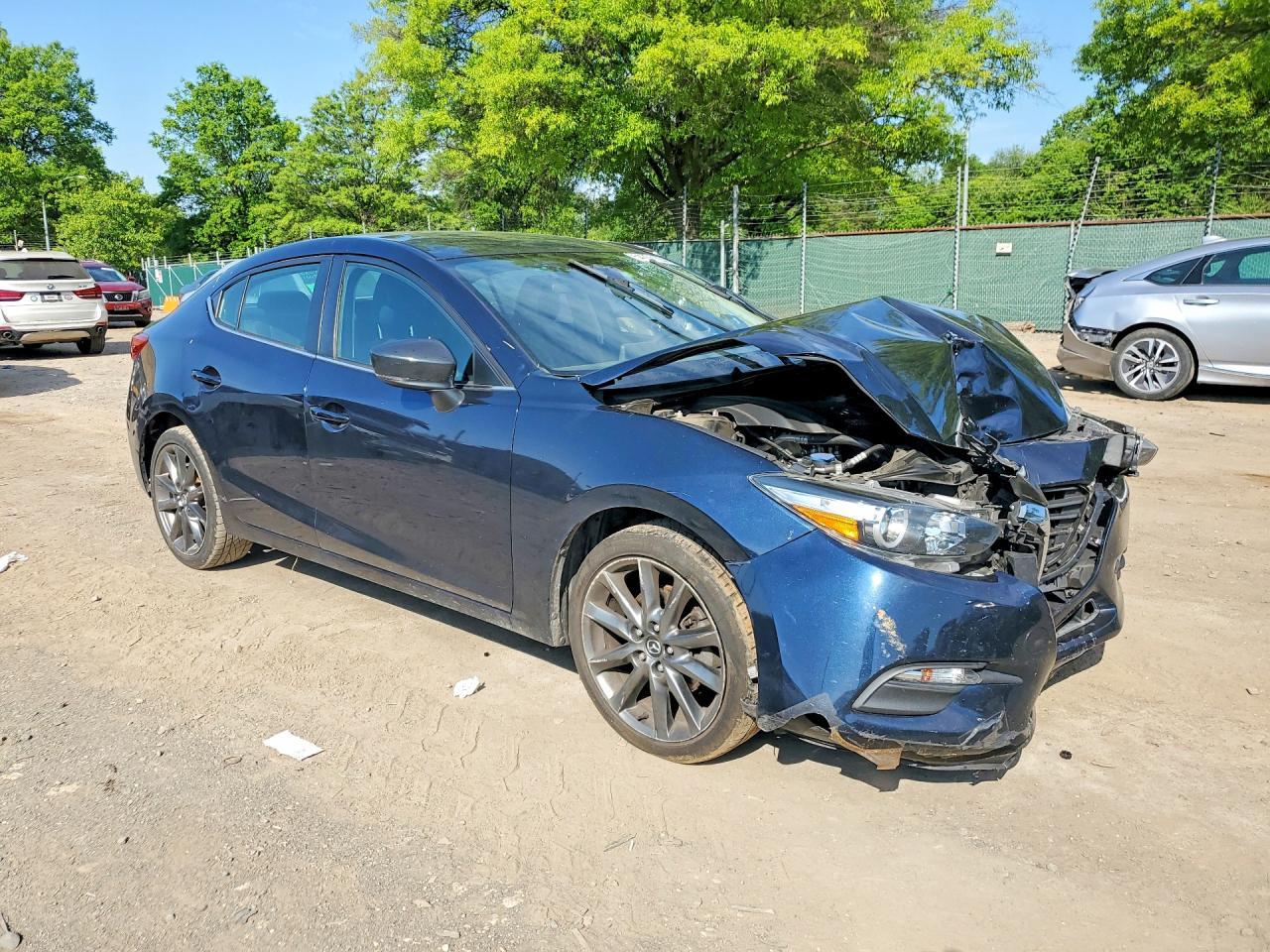 2018 Mazda 3 Touring - Image 4
