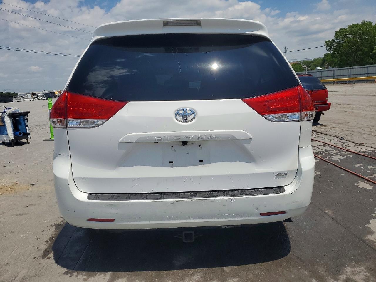 2014 Toyota Sienna Xle 8-Passenger - Фото 6