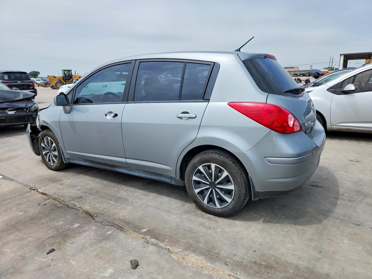 2008 Nissan Versa 1.8 S - Image 2