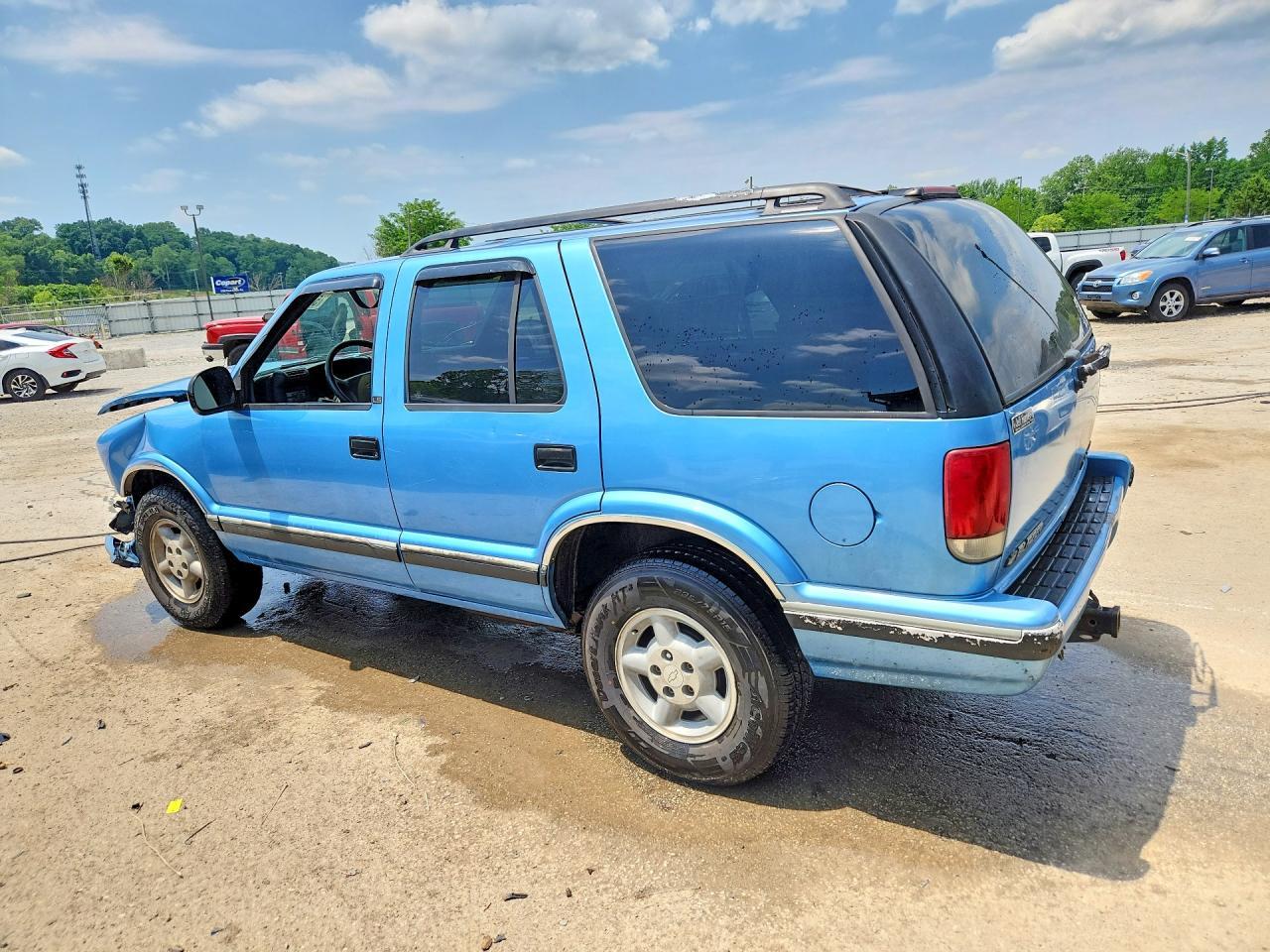 1996 Chevrolet Blazer - Image 2
