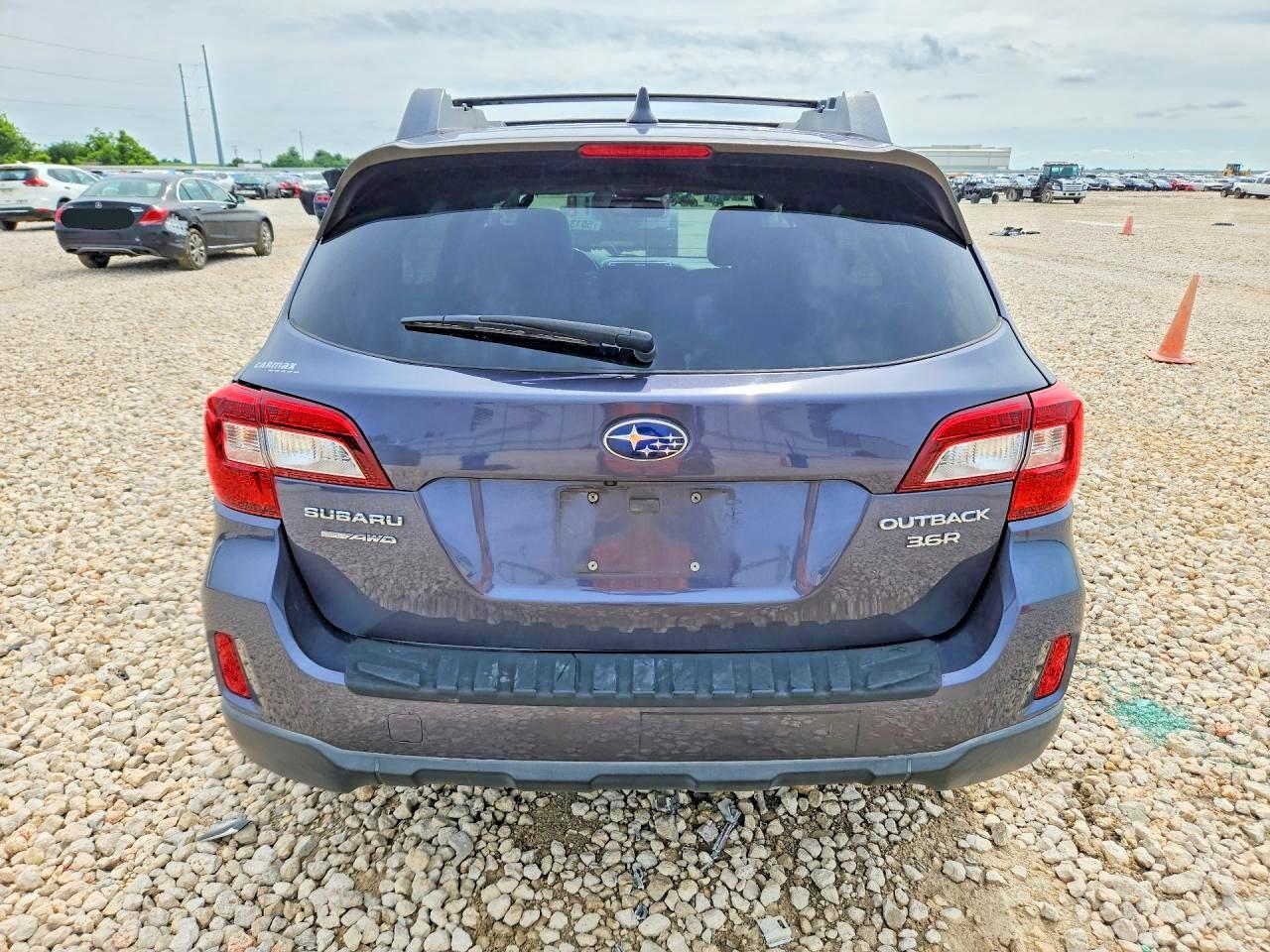 2016 Subaru Outback 3.6R Limited - Image 6