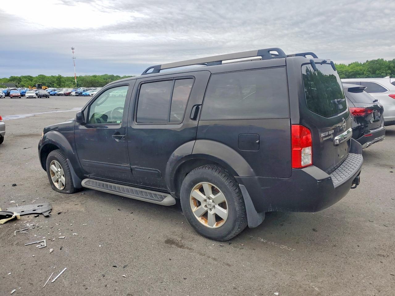 2008 Nissan Pathfinder S - Image 2